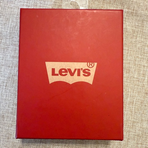 LEVI'S, MENS BLACK TRI FOLD MEN'S WALLET, RFID PROTECTION - Picture 9 of 10